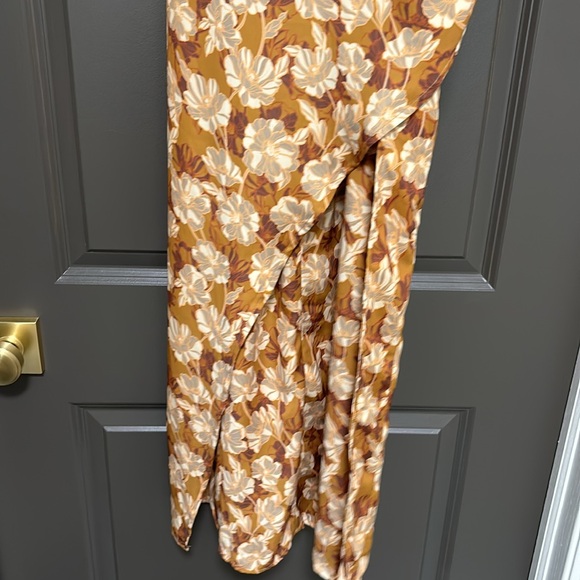 RESA warm floral satin high leg dresss S NWT - Picture 4 of 7